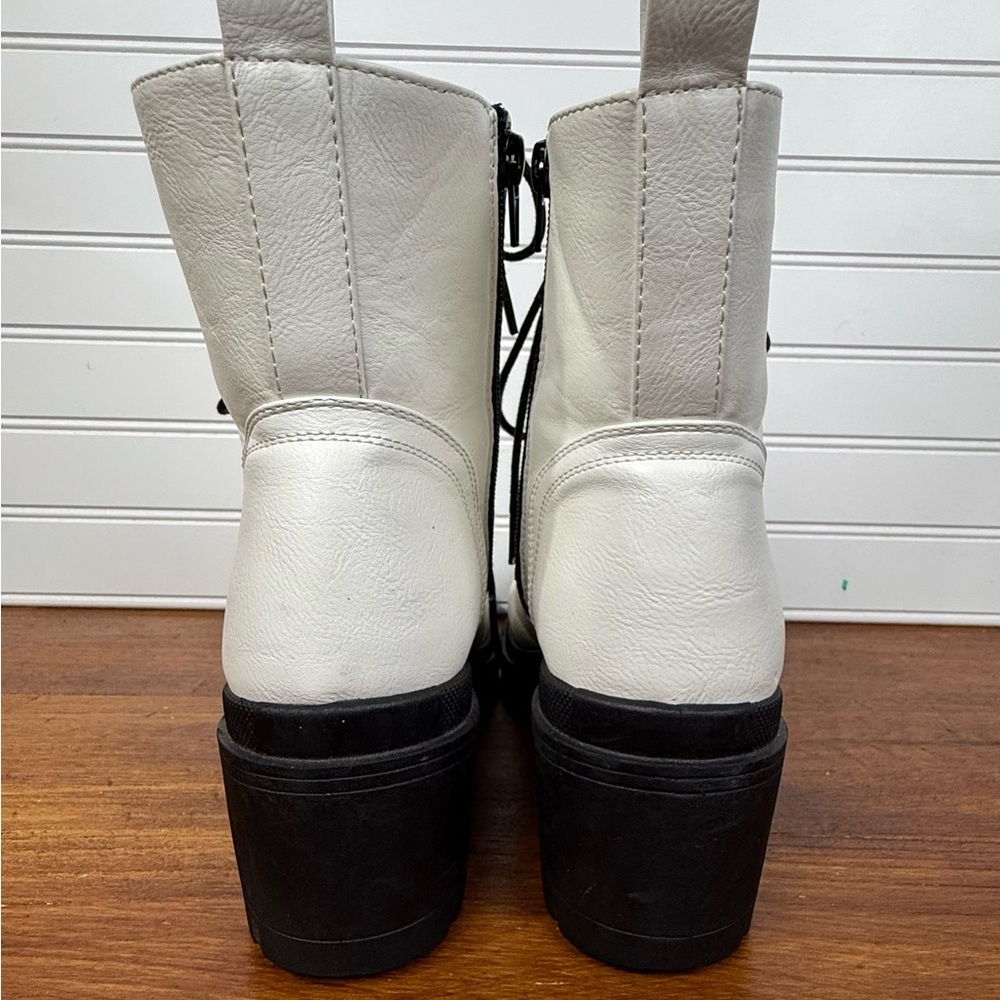 Mia women’s white & black lace up/side zipper combat/moto heeled boots. Size 8 - Picture 3 of 13